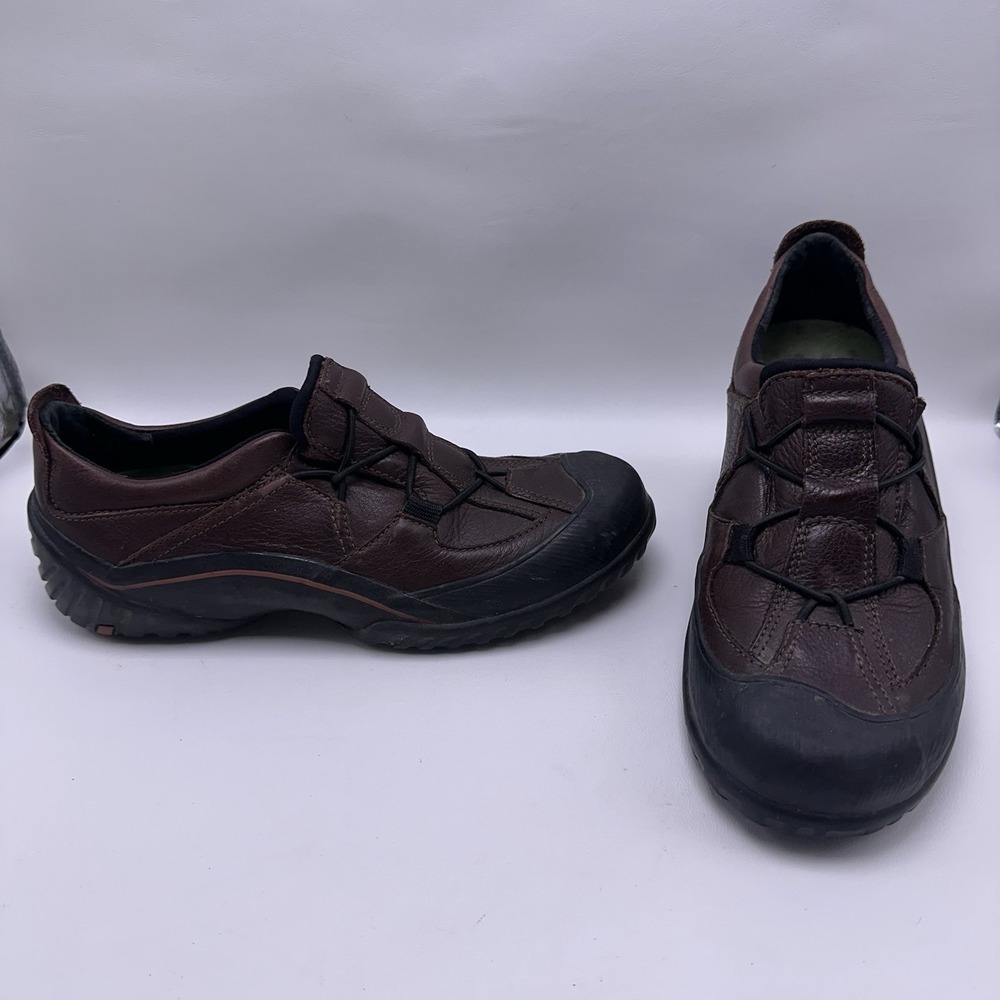 CLARKS MUCKERS‎ US WMNs 8M Waterproof Brown Leather Slip On Casual Shoes Vintage